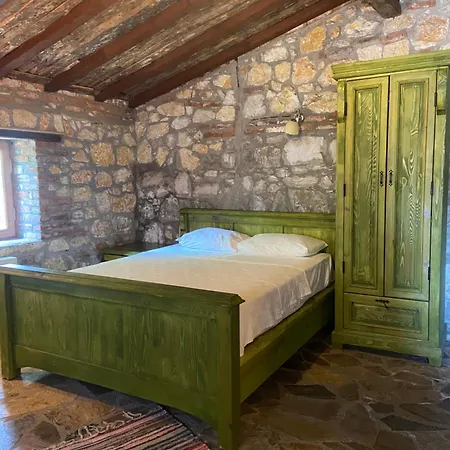 Pavelin Yeri Hotel *